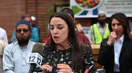 Alexandria Ocasio-Cortez distributes halal food to New York Muslims