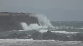 Imagenes que la borrasca Patricia dejo en la costa de San Sebastian