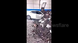 Car hit by falling debris in bridge tunnel, causing one injured in China