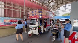 Tuktuk carries three large mattresses on the roof