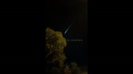 Unbelievably beautiful meteor shower caught on cam in the sky, Melbourne, Australia