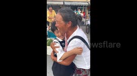 Daughter's surprise visit after months leaves mother overjoyed in China