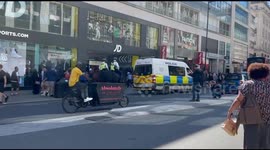Mizzy stopped in Oxford street