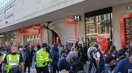 CARNAGE ON STREETS OF CENTRAL LONDON AS TIK TOK YOUTHS CLASH WITH BATON WIELDING POLICE