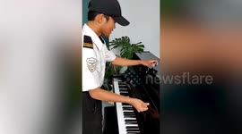 Security guard amazes visitors with his impressive piano skills at library in Malaysia