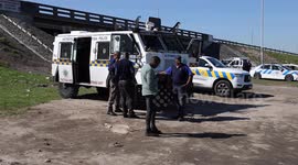 Cape Town taxi strike continues as shelves run dry
