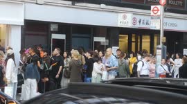 Down Shaftesbury Avenue in London a brand new place called Heytea causes massive huge queues of people to build up as everyone is eager to try it.