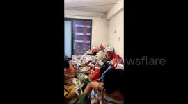 Landlord's shock as tenant's rubbish piles as high as windows in China