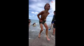 'Am I okay?' Kids' roller coaster of emotions after being stung by jellyfish in Florida