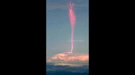 Spectacular red sprite in China's Guangdong caught on camera