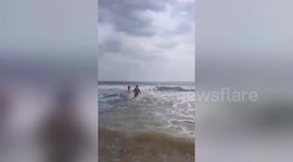 Heroic policeman rescues two lives from sea in southern India