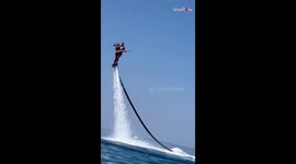 'This is goals!' - Couple enjoy a delightful time together on a flyboard