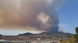 Rapidly spreading wildfire threatens Tenerife: firefighters struggle to contain blaze amid challenging terrain