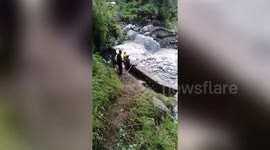 Rescue team successfully saves hundreds of people after bridge collapse in northern India
