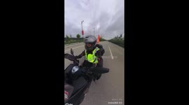 62-year-old Chinese woman takes motorcycle adventure to Tibet