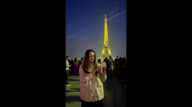 Magic Trick at Eiffel Tower: Use Lightswitch to Make it Sparkle!