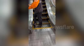 Delivery man's foot gets stuck in escalator at shopping mall in Thailand