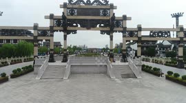 The drone slowly rises from the east to shoot the Yancheng Site and Yancheng Wildlife World during the Spring and Autumn Period in Changzhou City, Jiangsu Province.