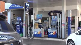 Italy sees gasoline prices pass 2 euro/liter threshold