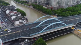 Take a close-up of Huaide Bridge as the focal point and rotate counterclockwise for half a circle.
