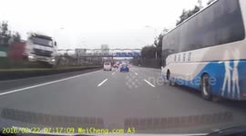 Car escapes from being crashed by a lorry out of control