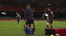 Dan Biggar training with Wales ahead of six nations clash with France