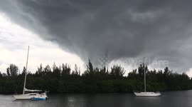 Moody funnel cloud appears over Florida