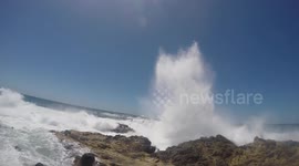 Large waves crashing against the rocks at Byron Bay