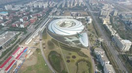 航拍形似“鹦鹉螺”独特建筑耗资12亿