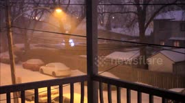Filmer predicts when lightning will hit during loud Montreal thunderstorm