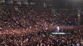 Adele helps fan propose to her boyfriend on stage