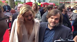 Kate Hudson helps out a reporter who gets a little tongue-tied at the Kung Fu Panda 3 premiere