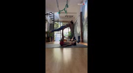 Gymnastics duo makes jaws drop with whip-tacular acro-yoga showcase