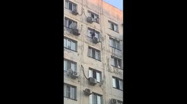 Dramatic rescue: quick response saves little girl on ledge of 9th floor in Kaspiysk