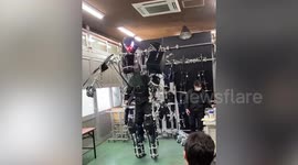 Tech fanatic rides awesome 10ft robot exoskeleton that copies human movement in Japan