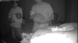 Chinese couple masterfully soothes baby and cat to sleep