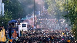 Notting Hill Carnival crowd on Monday after crowd issue was reported and event marred by eight stabbings