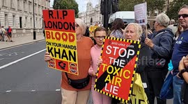 'Scrap Khan not cars': ULEZ protesters gather outside Downing Street as scheme becomes law