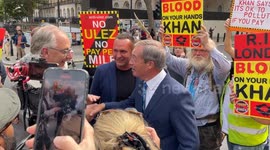 Nigel Farage joins ULEZ protesters outside Downing Street