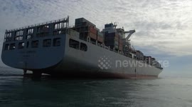Surrounding photography of the appearance and enlarged close-up of the Cosco cargo ship.