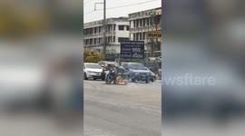Passing motorists stop to help delivery rider when his cargo catches fire
