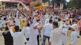 More than 100 injured as Indian festival sees groups launch stones at each other