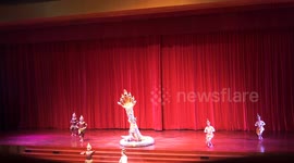 A very beautiful show demonstrating Thai culture, dance and music, in beautiful traditional costumes.