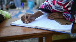 Chinese teacher earns praises for teaching Chinese language in Tanzania