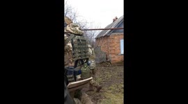 Ukrainian soldiers retaliate with AKs and RPG7s in conflict zone