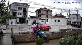 Unmanned electric three-wheeler nearly hits sanitation worker before diving into river