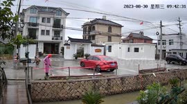 Tricycle trailer starts by itself and drives into canal in China