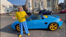 “I painted my Porsche blue and yellow to support Ukraine – people love to take pictures with it”