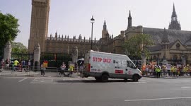 Anti-ULEZ protest outside Houses of Parliament while Prime Minister Rishi Sunak attends