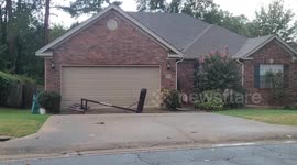 US: Microburst Storm Lashes Little Rock, Arkansas 2